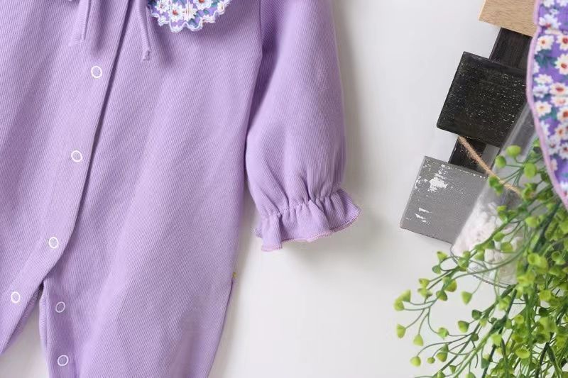 Mono floral para niña y gorro a juego 