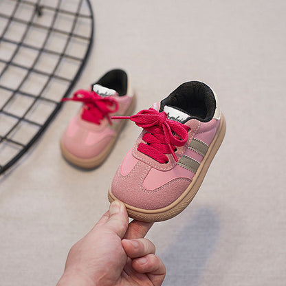 Zapatillas de tenis para niños con cordones y rayas 