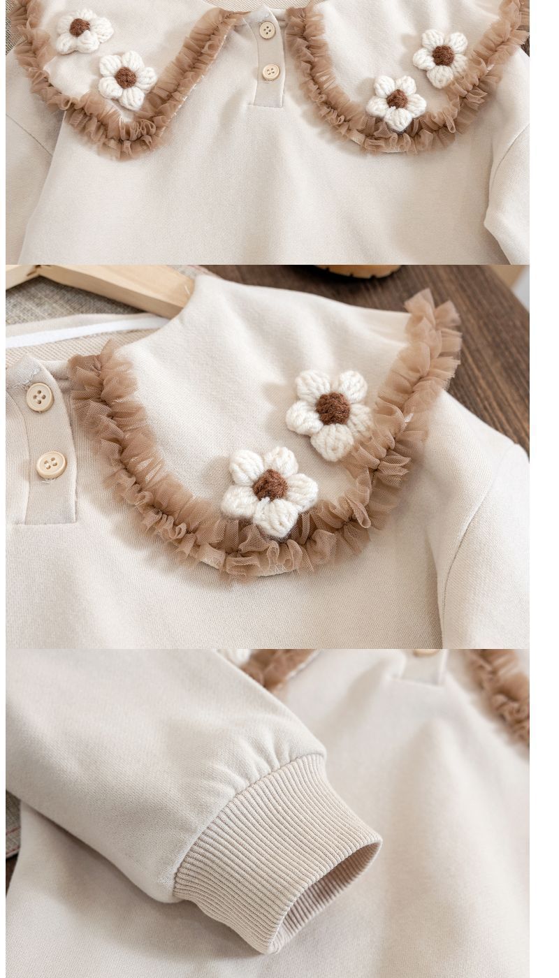Blusa infantil con cuello floral 