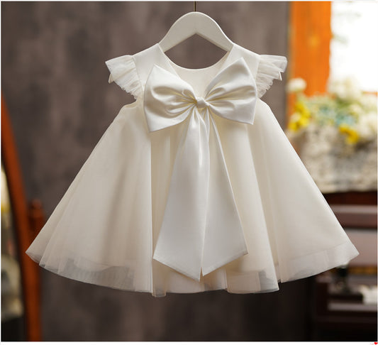 Vestido infantil blanco con flores y lazo 