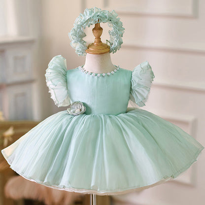 Vestido de fiesta verde con perlas y flores 