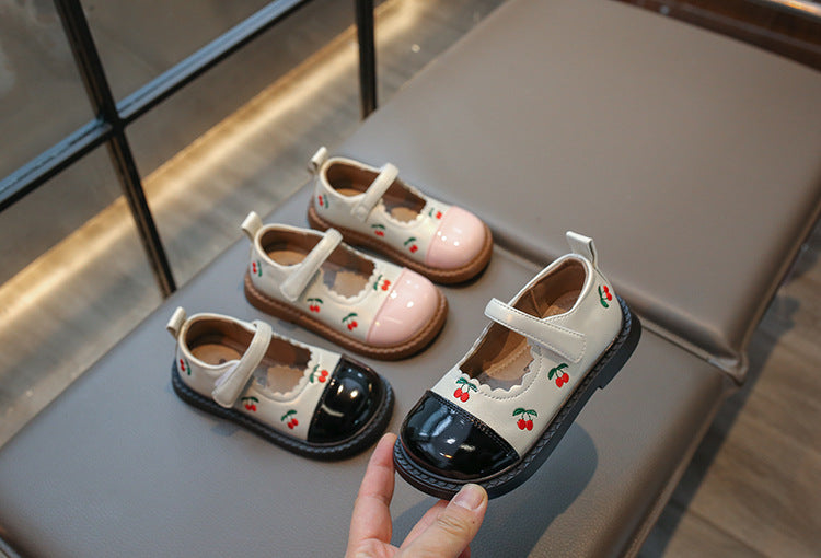 Cerejinhas de moda en calzado para niñas 