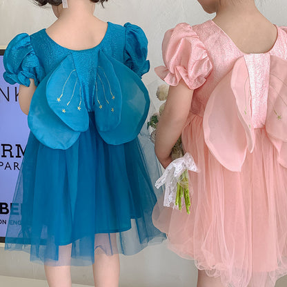 Vestido infantil con alas de tul y pequeñas estrellas 