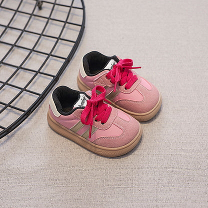 Zapatillas de tenis para niños con cordones y rayas 