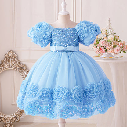 Vestido infantil con flores brillantes 