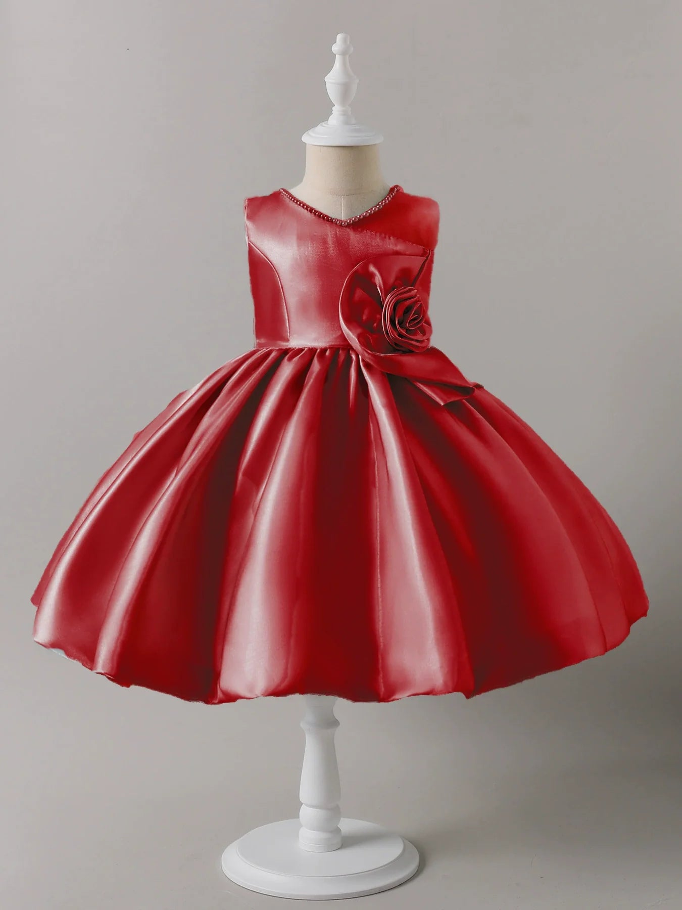 Vestido de fiesta con flores de perla 