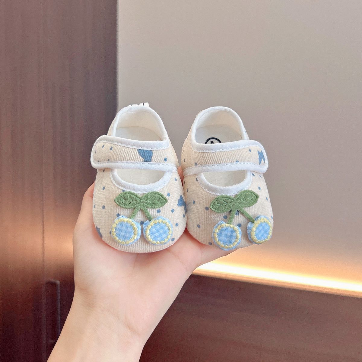 Zapatos de bebé de cereza 