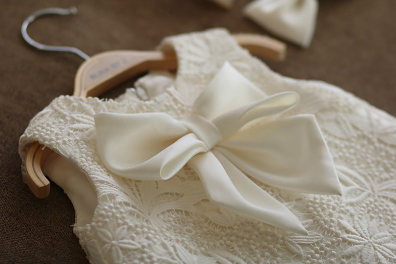 Lace dress with bow for girls