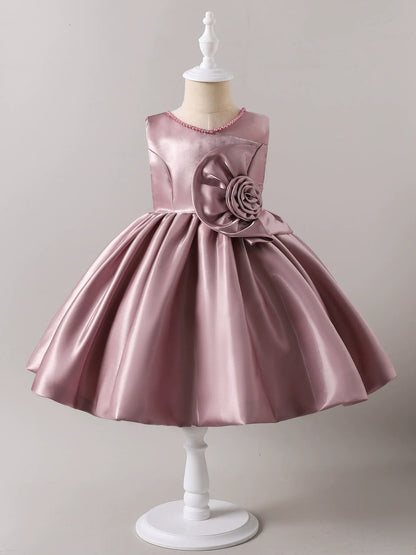 Vestido de fiesta con flores de perla 