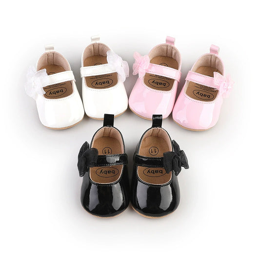 Baby shoe with bow