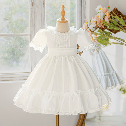 Vestido infantil de encaje blanco