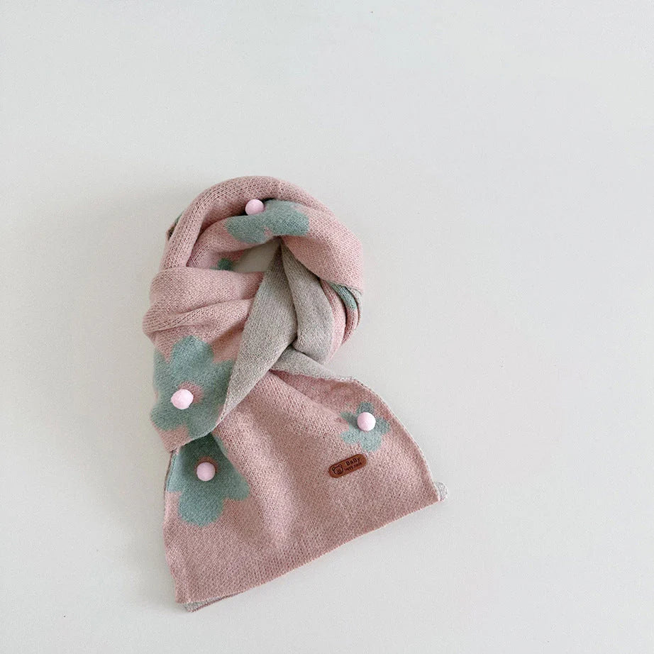 Bufanda infantil con pequeñas flores 