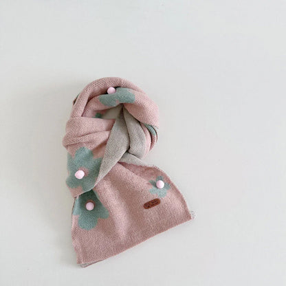 Bufanda infantil con pequeñas flores 