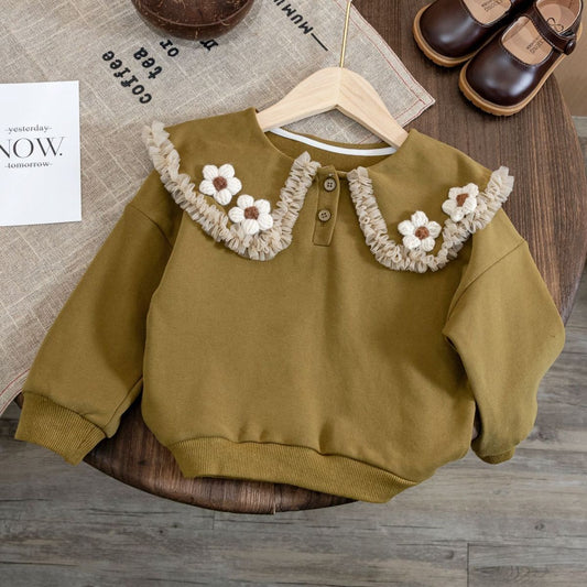 Blusa infantil con cuello floral 