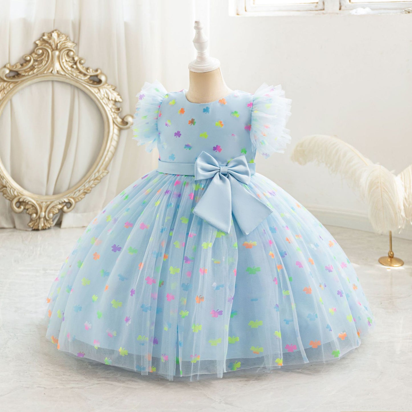 Vestido de fiesta infantil con lazo