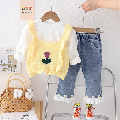 Conjunto infantil de 3 piezas con pequeñas flores 