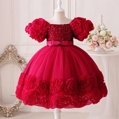 Vestido infantil con flores brillantes 