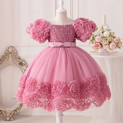 Vestido infantil con flores brillantes 