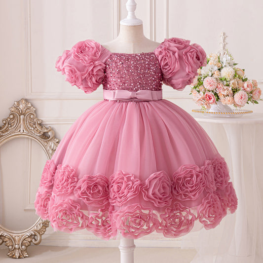 Vestido infantil con flores brillantes 