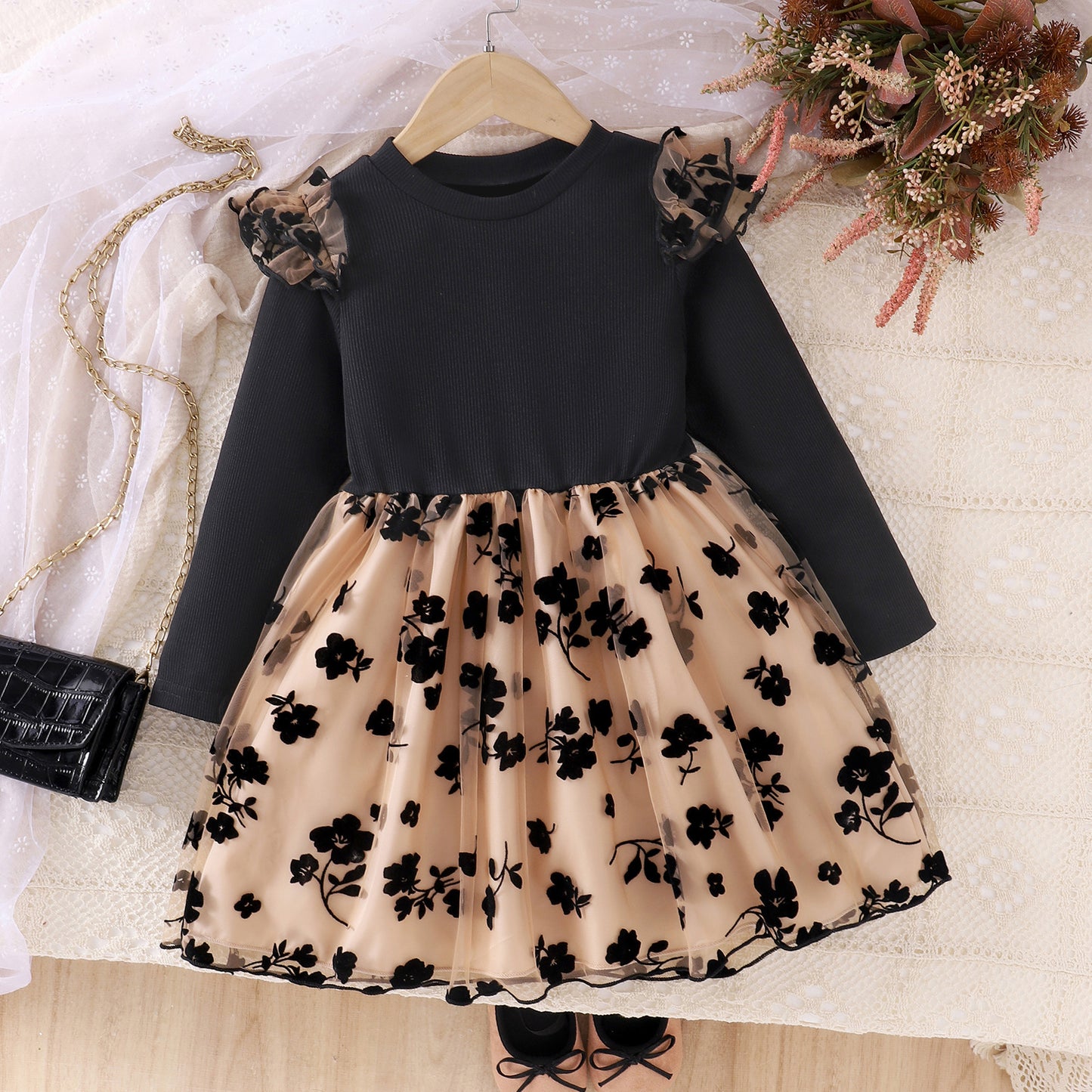 Vestido floral negro para niña 