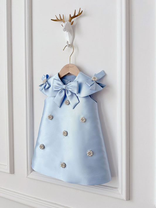 Vestido infantil de encaje y perlas 