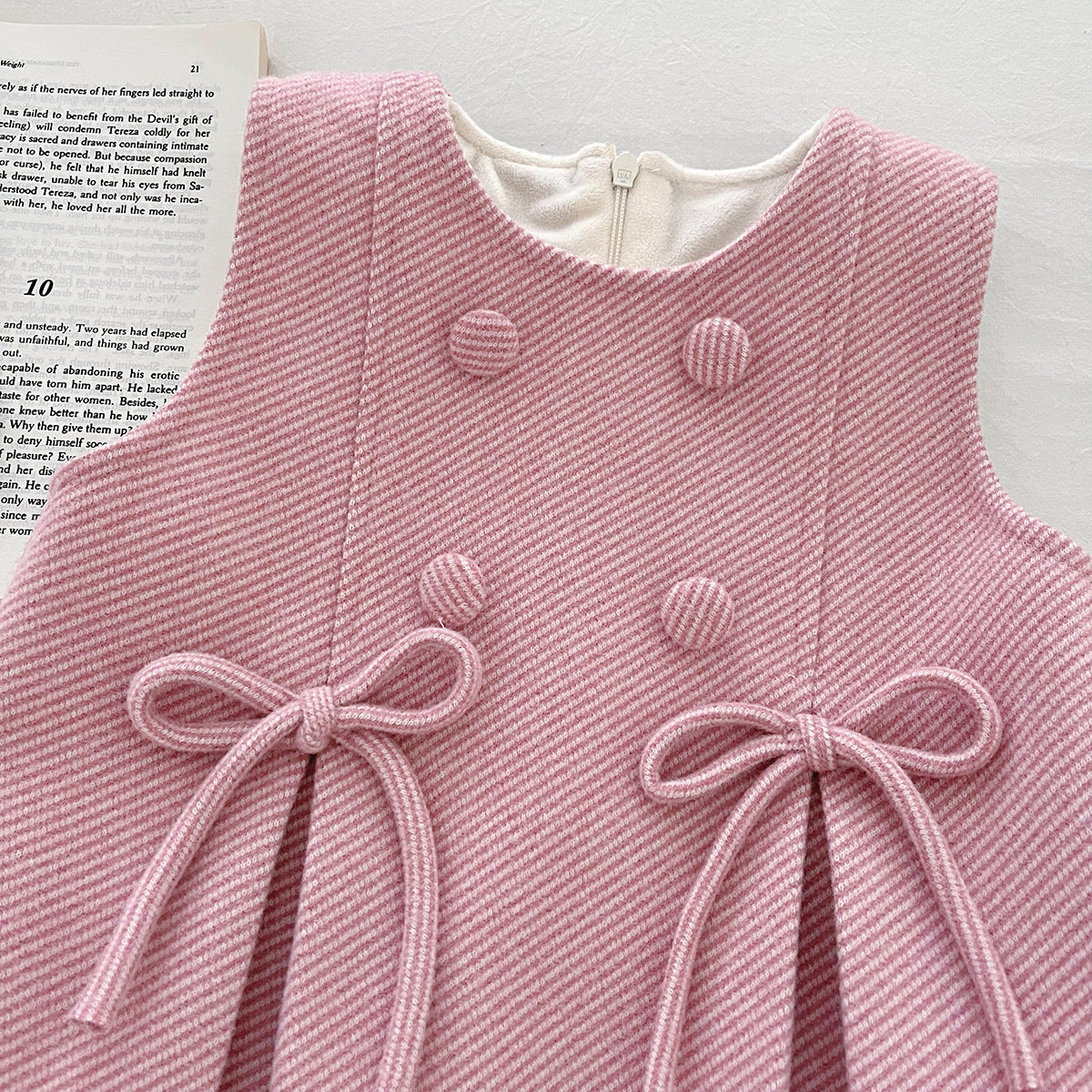 Girls' Set with Lace Collar and Checkered Pattern