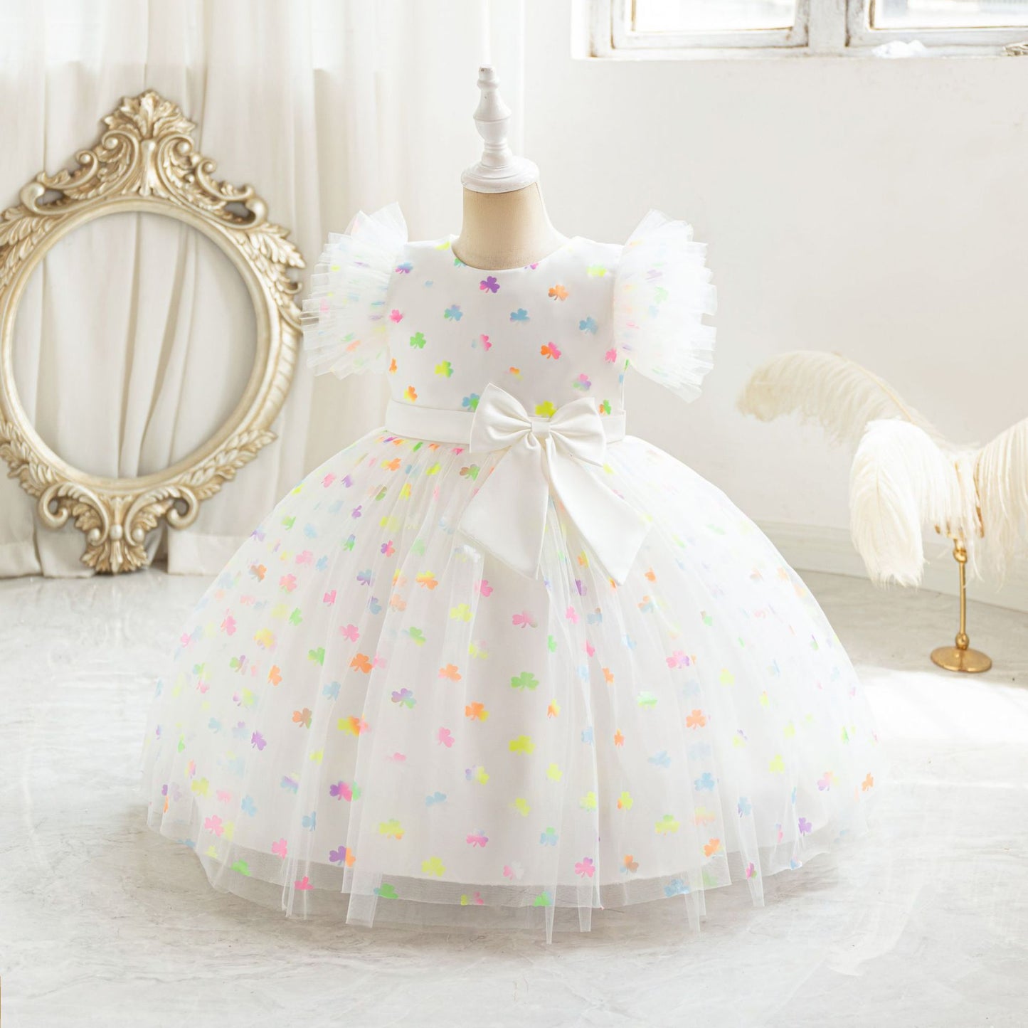 Vestido de fiesta infantil con lazo