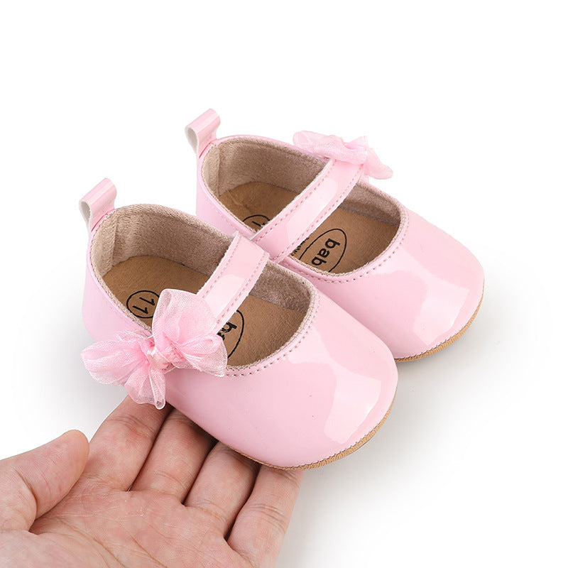 Baby shoe with bow