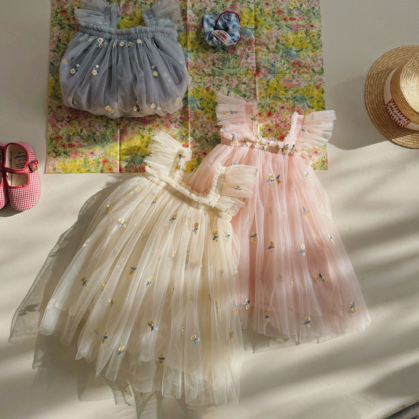 Vestido de tul con flores para niña 