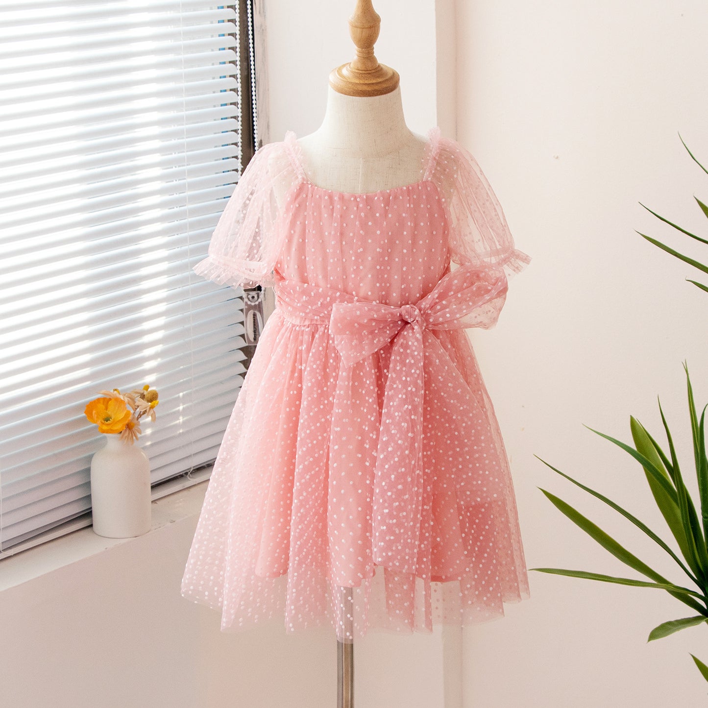 Vestido infantil con lazo de tul y lunares 