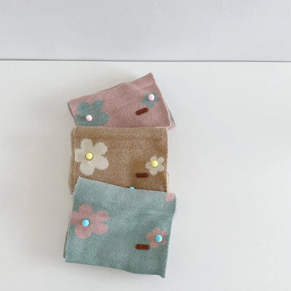 Bufanda infantil con pequeñas flores 
