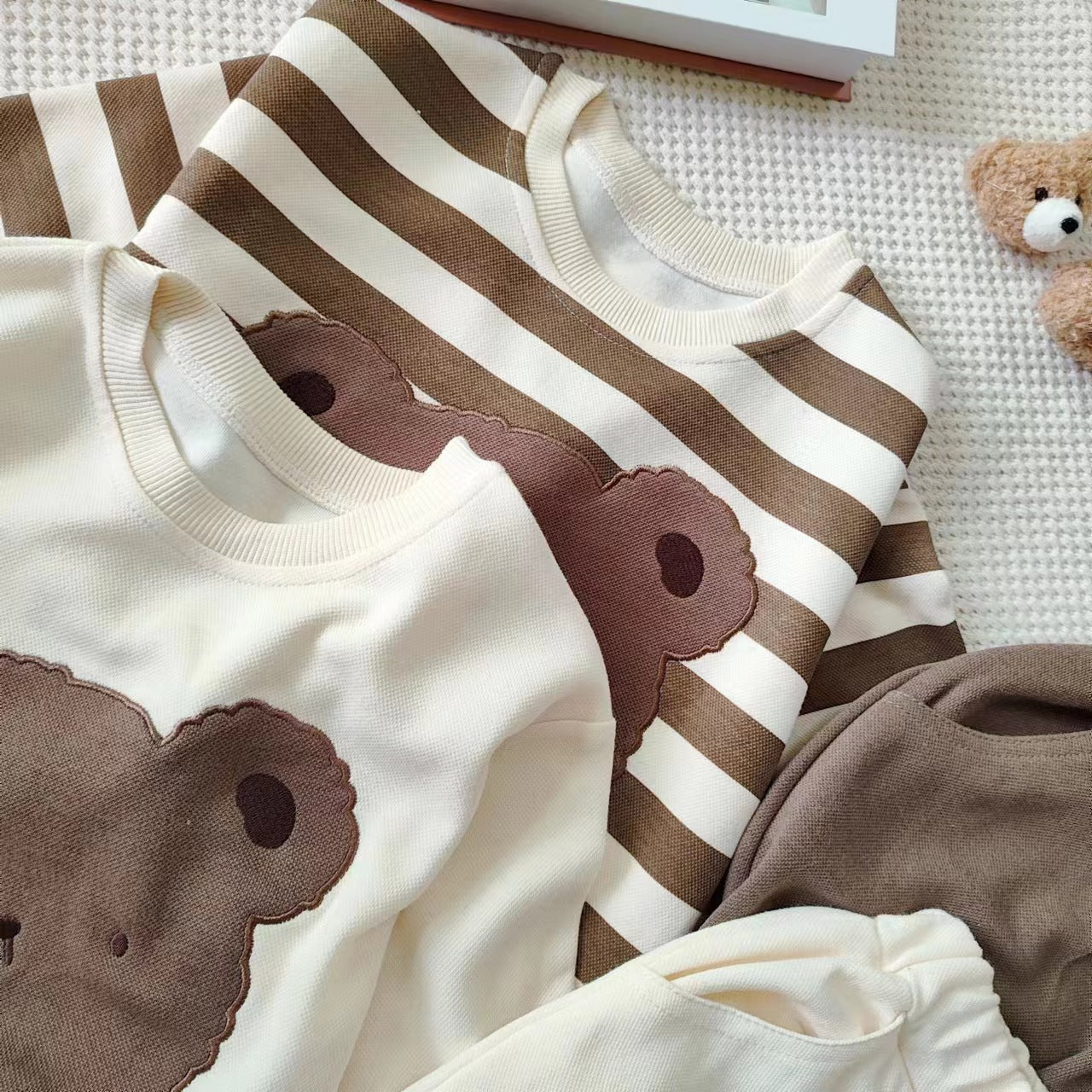 Conjunto infantil de invierno con ositos de peluche 
