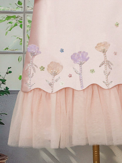 Floral dress for girls with tulle trim.