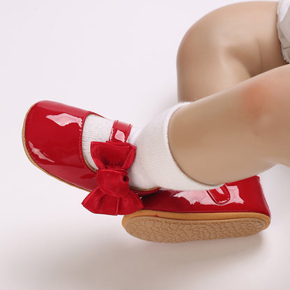 Patent leather shoe with a bow.