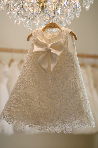 Lace dress with bow for girls