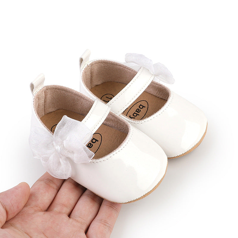 Baby shoe with bow