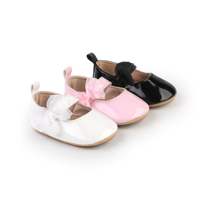 Baby shoe with bow
