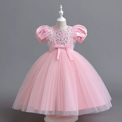 Vestido infantil con flores brillantes 