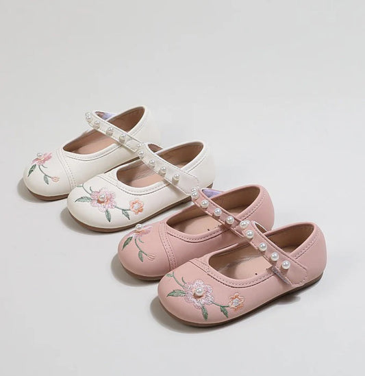 Bailarinas para niña con pequeñas flores y perlas 