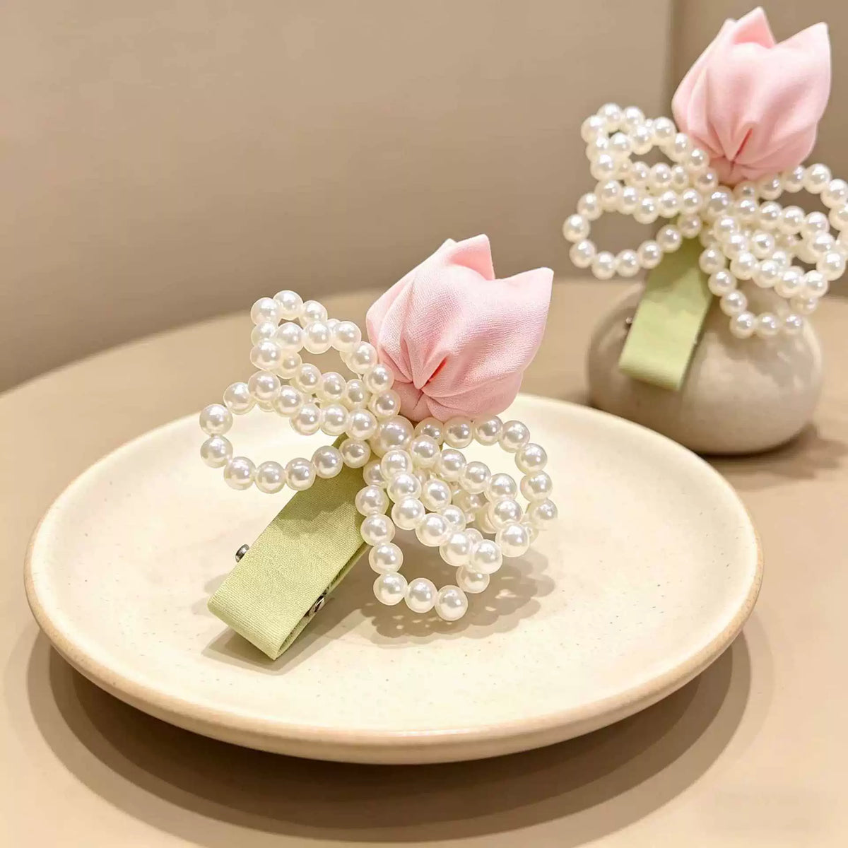 Tulip hair clip