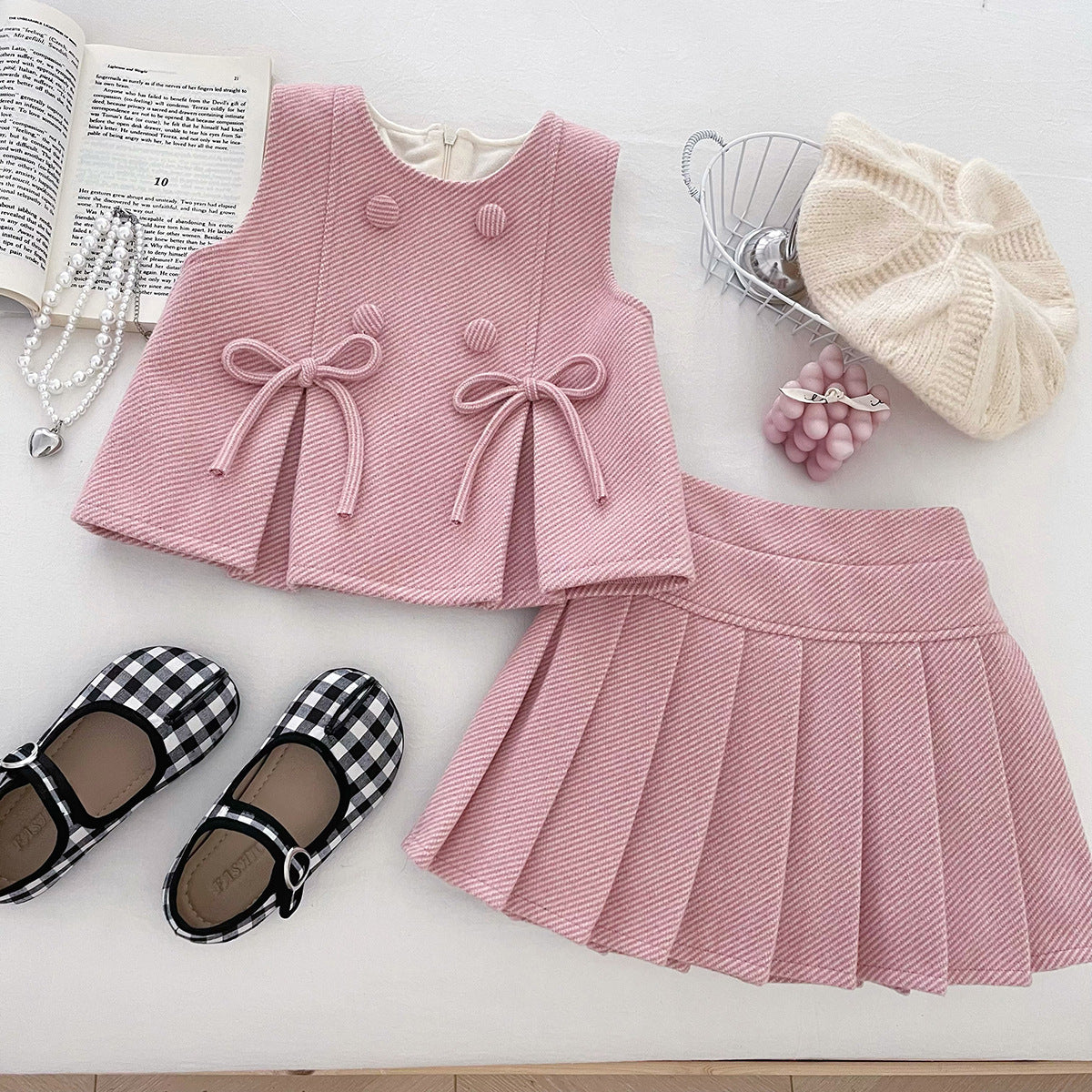 Girls' Set with Lace Collar and Checkered Pattern