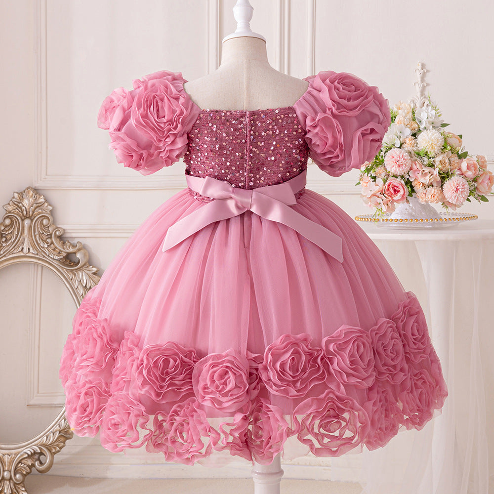 Vestido infantil con flores brillantes 