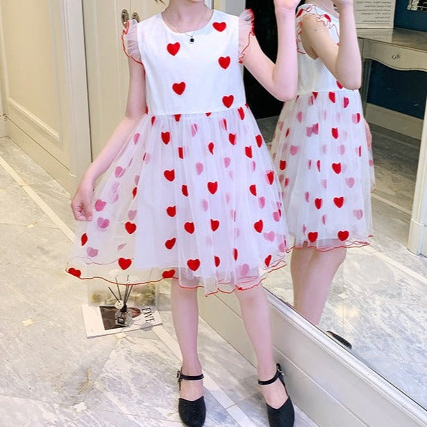 Vestido infantil de tul con corazones pequeños 