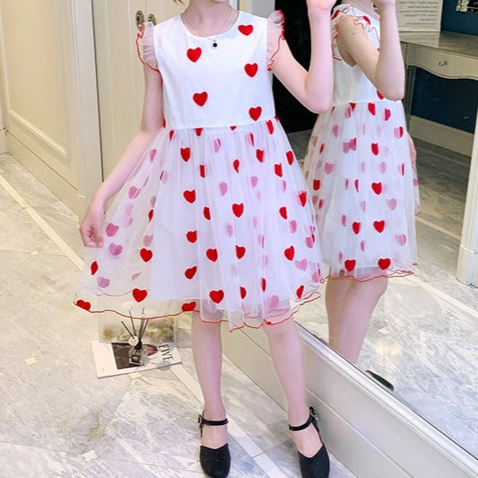 Vestido infantil de tul con corazones pequeños 
