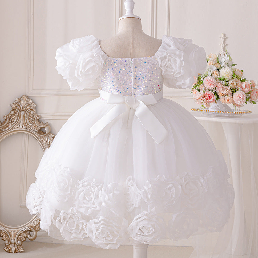 Vestido infantil con flores brillantes 