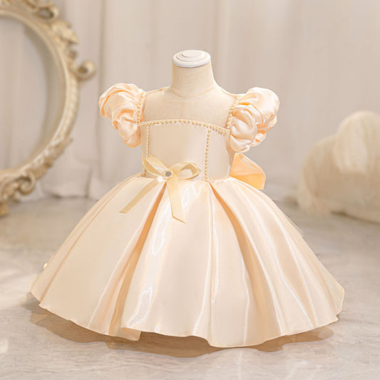 Vestido de fiesta con perlas y lazo 