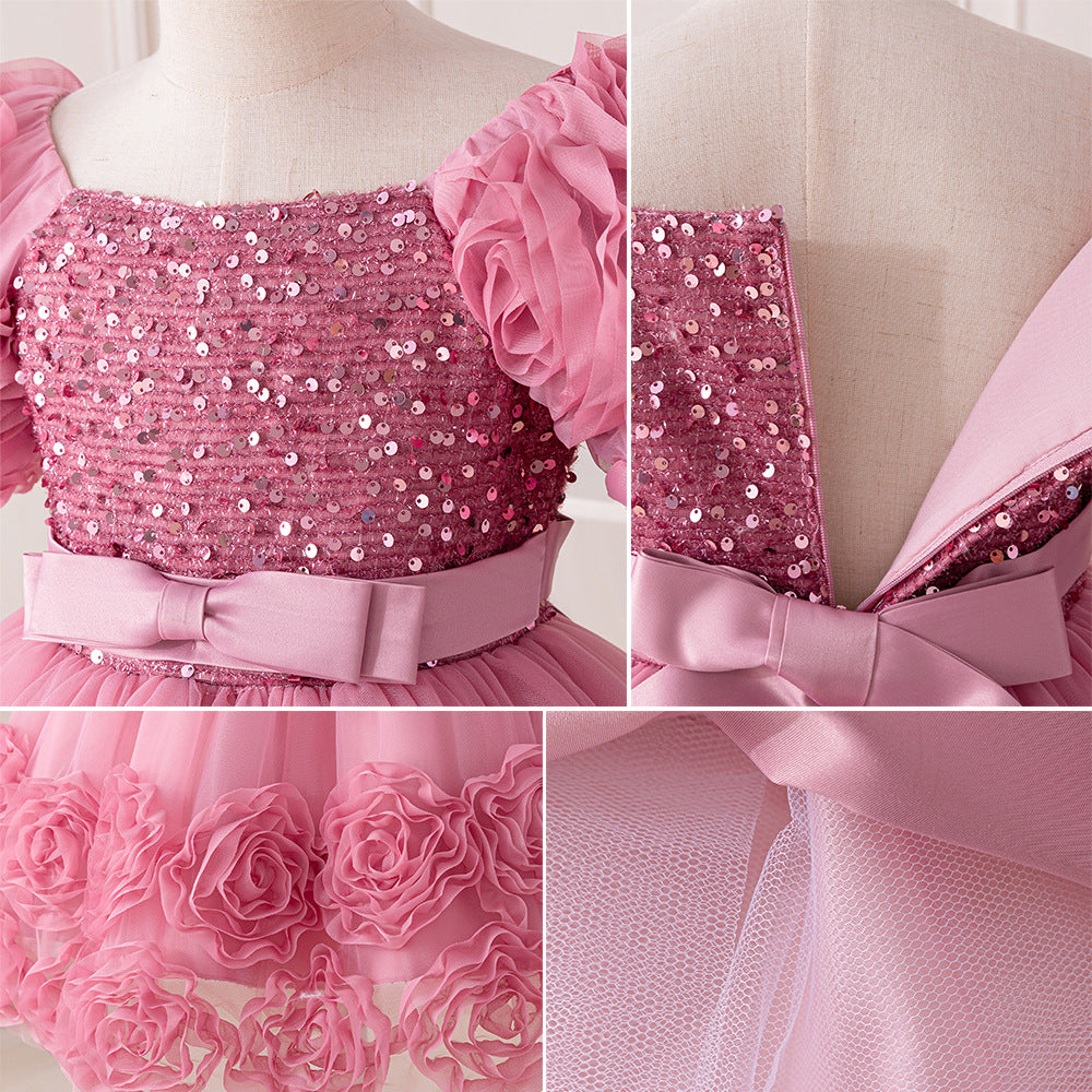 Vestido infantil con flores brillantes 