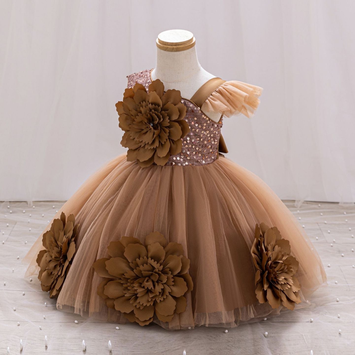 Vestido de fiesta infantil con flores 