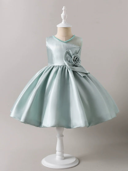 Vestido de fiesta con flores de perla 