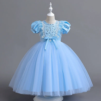 Vestido infantil con flores brillantes 